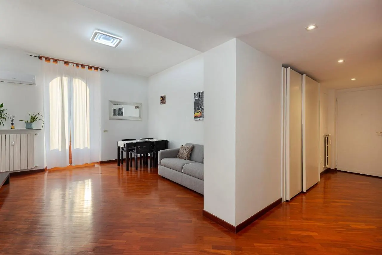 Flat In Citylife Near Metro! Milan Apartment